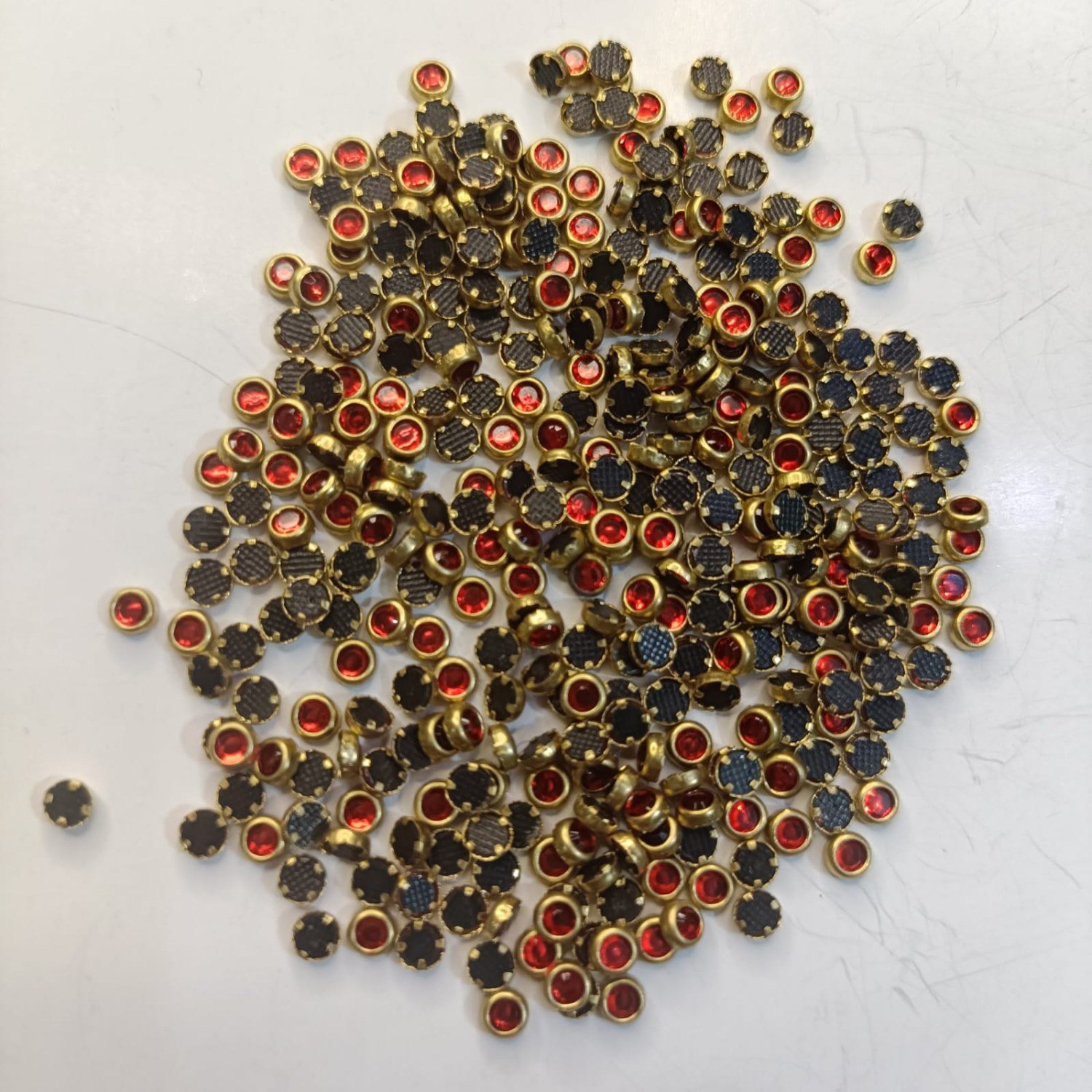 Premium 3mm Round Red Kundan Stones – Mini Gol Framed Beads with Gold-Plated Base for DIY Jewelry Making, Bridal Zardozi Embroidery, Kurti Necklines & Parandas