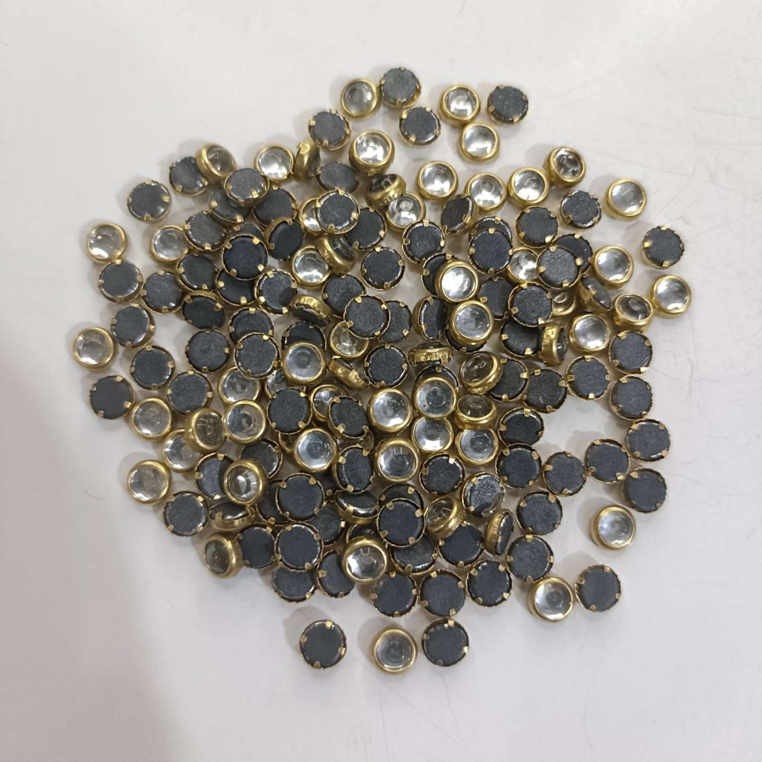 Premium 4x4mm Round White Kundan Stones – Standard Gol Flatback Glass Crystals for DIY Jewelry Making, Bridal Aari Embroidery, Kurti Necklines & Tanjore Art